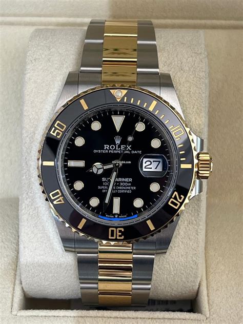 Rolex Submariner Date nero del 2022 acciaio oro full set top